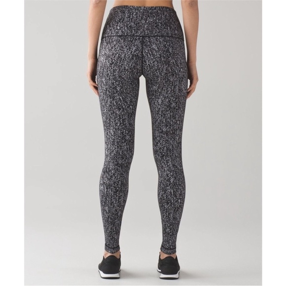 Lululemon Wunder Under Black & White 28” Leggings Size 4 - Picture 2 of 9